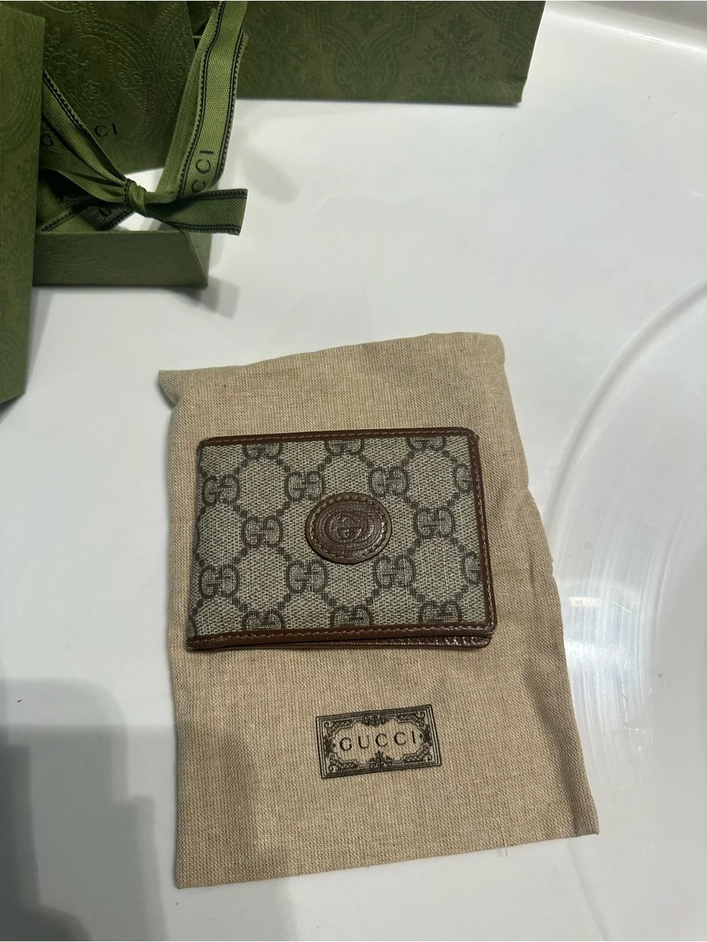 Gucci GG Supreme Bifold Wallet — Men’s — Beige/Brown